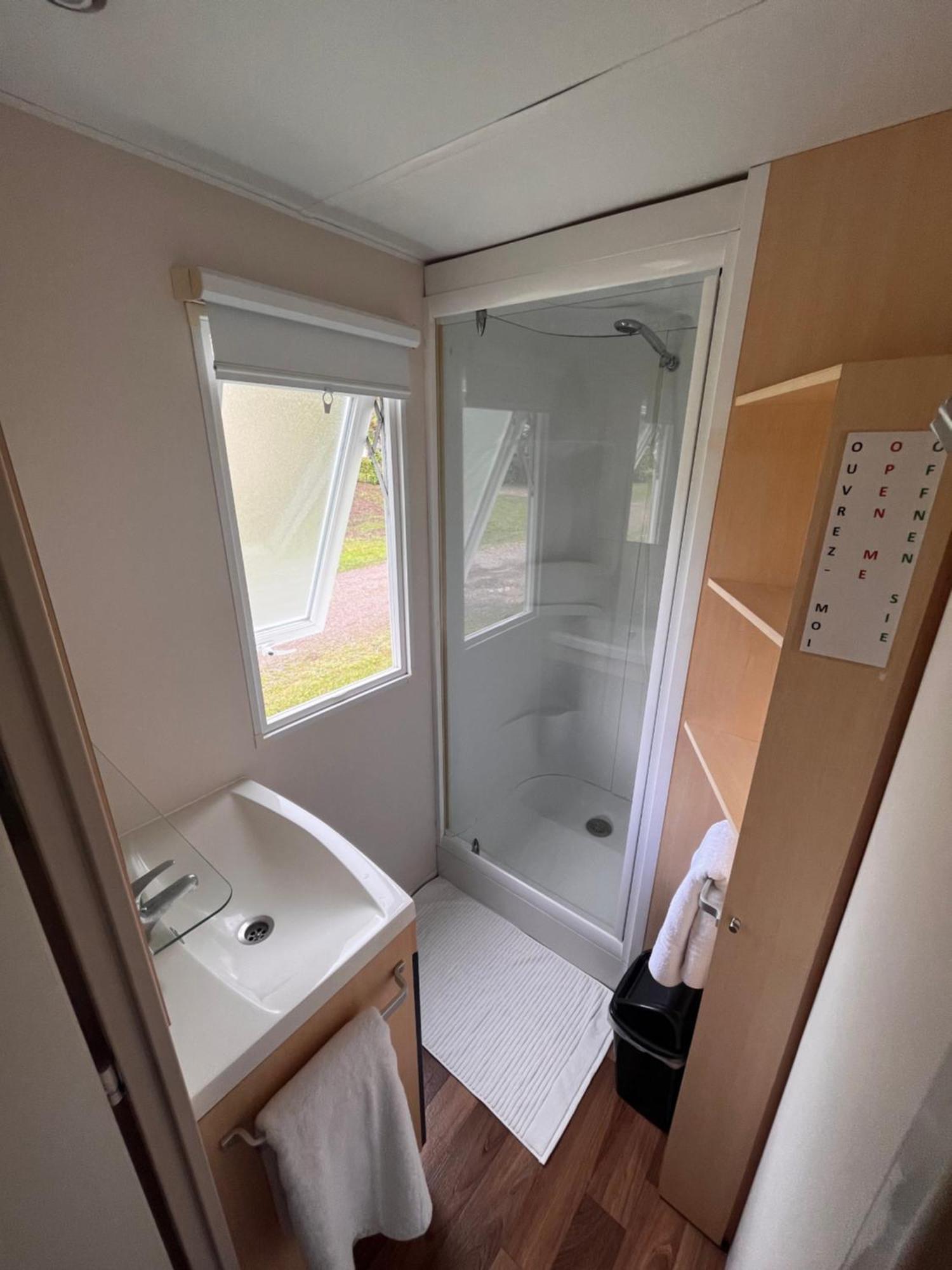 Les Pinots D'Alsace - 3 Bungalows Climatises Avec Tv - Proche Europa Park Boofzheim Room photo